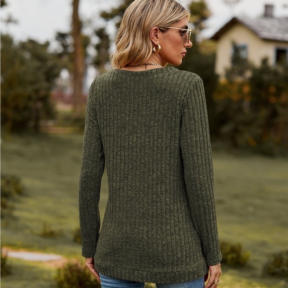 Classic Chic Ribbed V-Neck Sweater - Picture 3 of 4